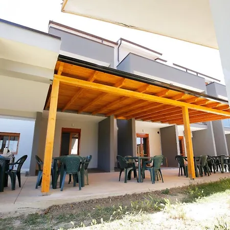 Apart Otel Hotelgodini Golem (Tirana)