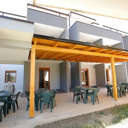 Hotelgodini Aparthotel Golem (Tirana)
