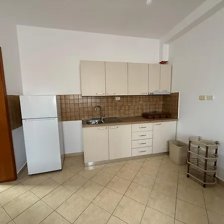Hotelgodini * Golem (Tirana)