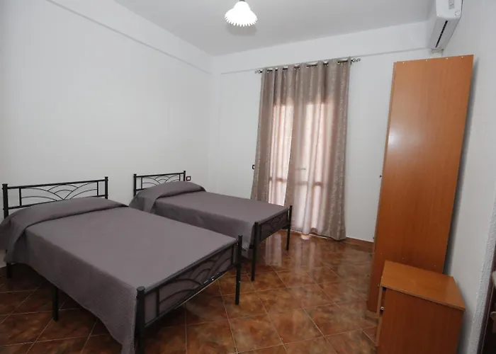 Hotelgodini Golem (Tirana)